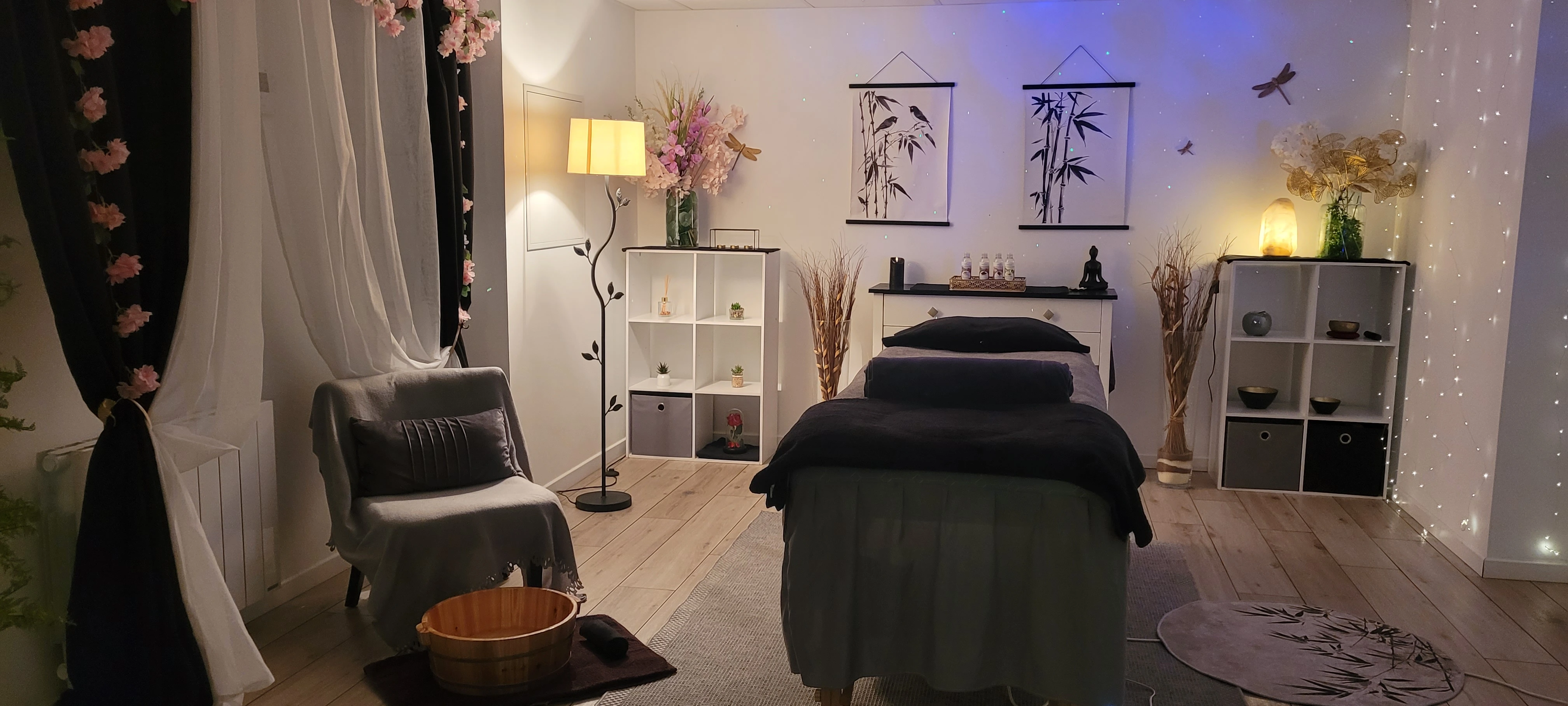 Image de fond du site Nagomi, on y apercoit le salon de massage