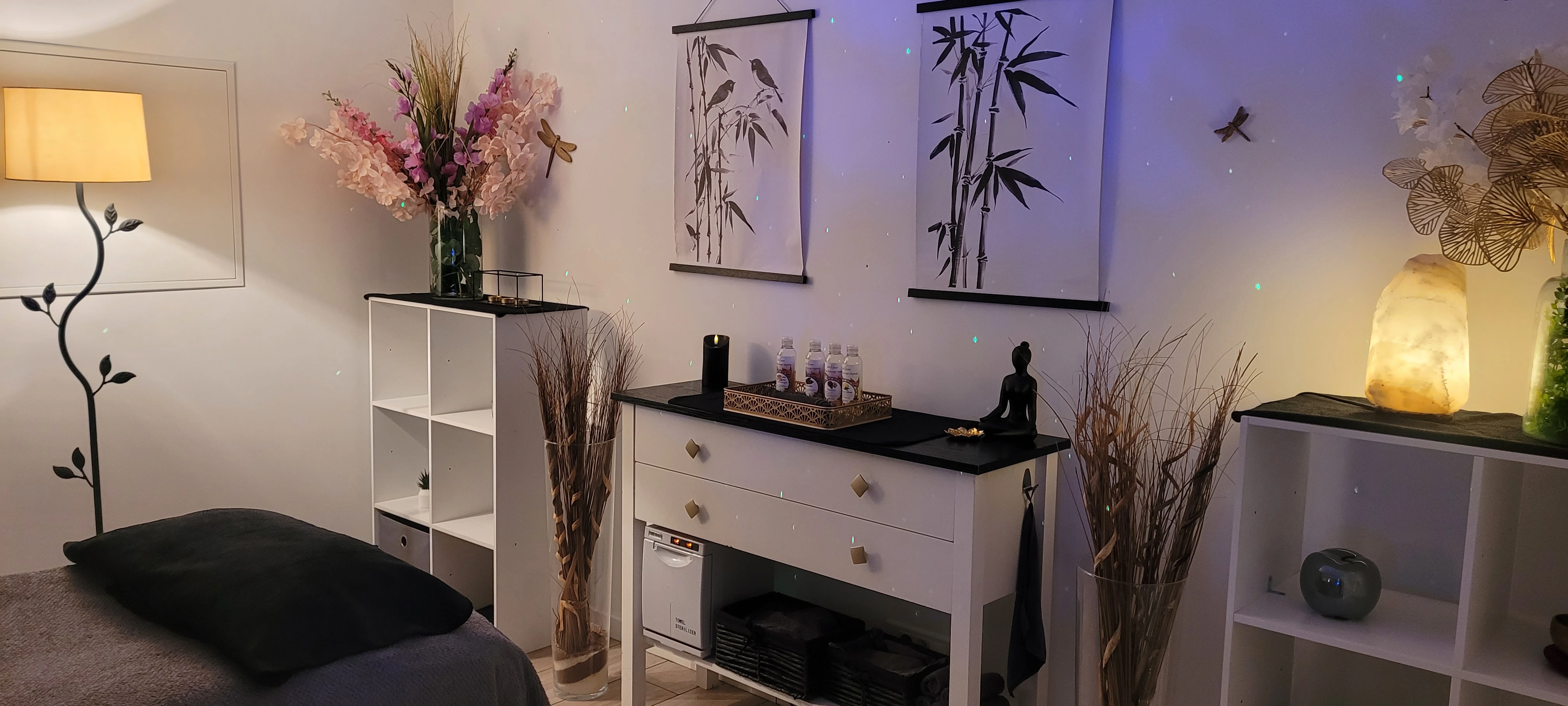 Image de fond du site Nagomi, on y apercoit le salon de massage